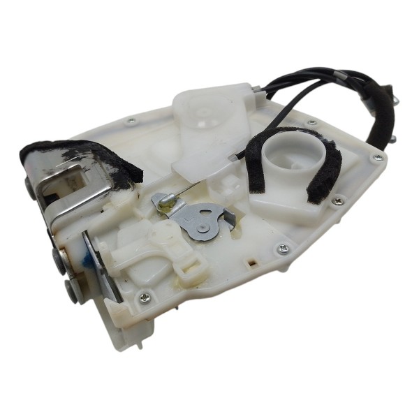 Fechadura Porta Traseira Esquerda Suzuki Swift 2015 Usado